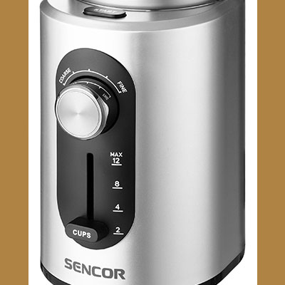 کاربری آسان با دکمه‌های چرحشی و اهرمی تعبیه شده روی بدنه آسیاب Sencor SCG 3550SS